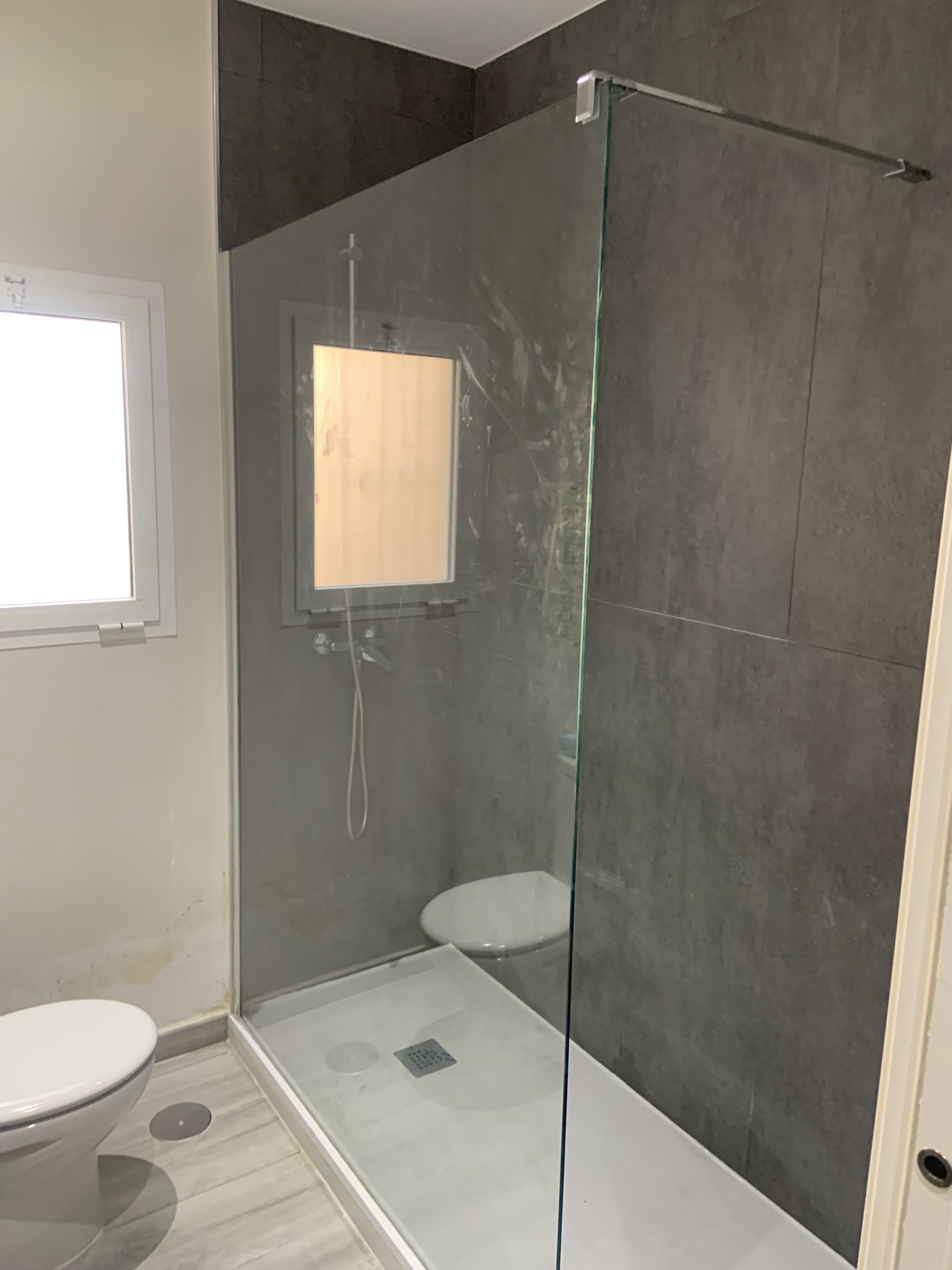 Mampara de baño fija en cristal templado
